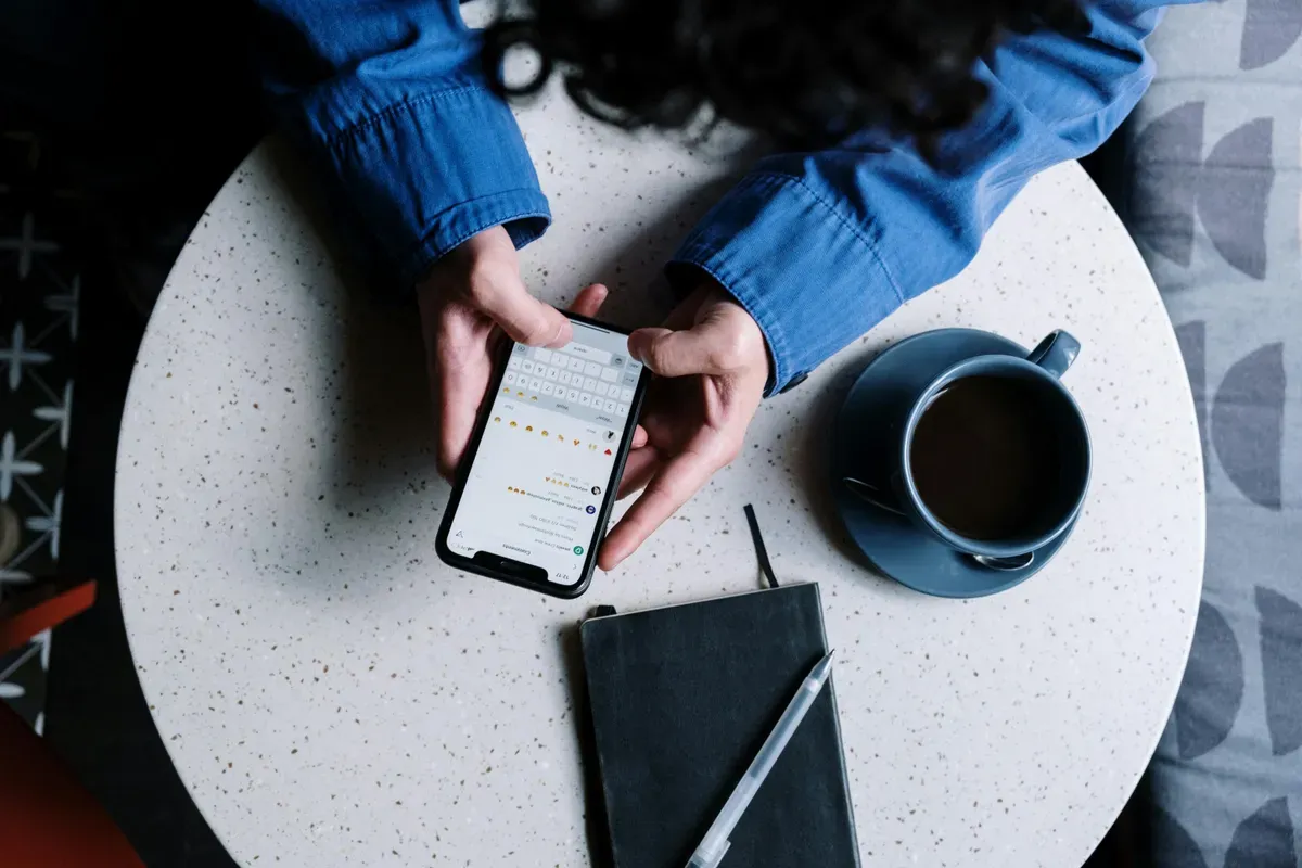 Cara mengubah tampilan Whatsapp. (Sumber: Pexels/Cottonbro Studio)