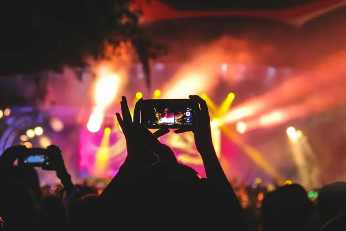 Cara Rekam Fancam dengan HP, Tetap Stabil dan Jelas dari Jarak Jauh (Sumber: Pinterest/Unsplash)