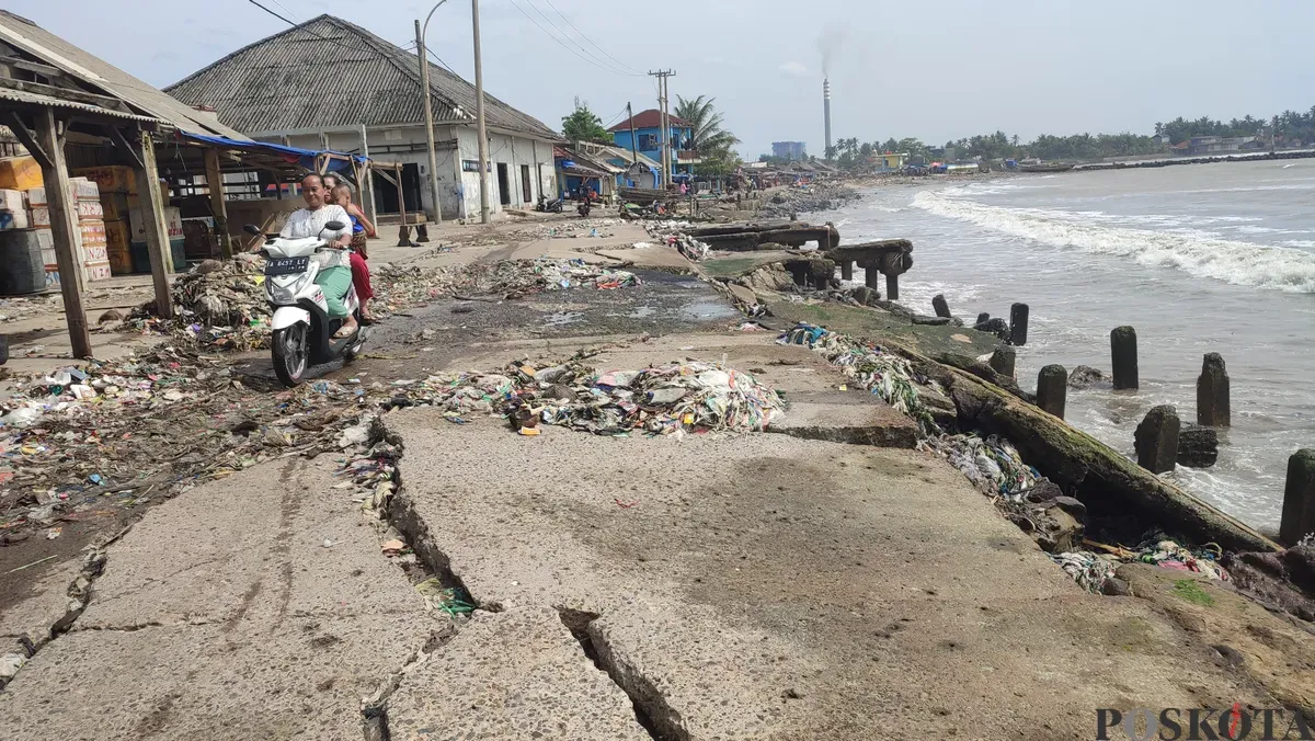 Kondisi kawasan TPI milik Pemprov Banten di Desa Teluk, Kecamatan Labuan, Pandeglang yang memprihatinkan, Minggu, 2 Februari 2025. (Sumber: Poskota/Samsul Fatoni)