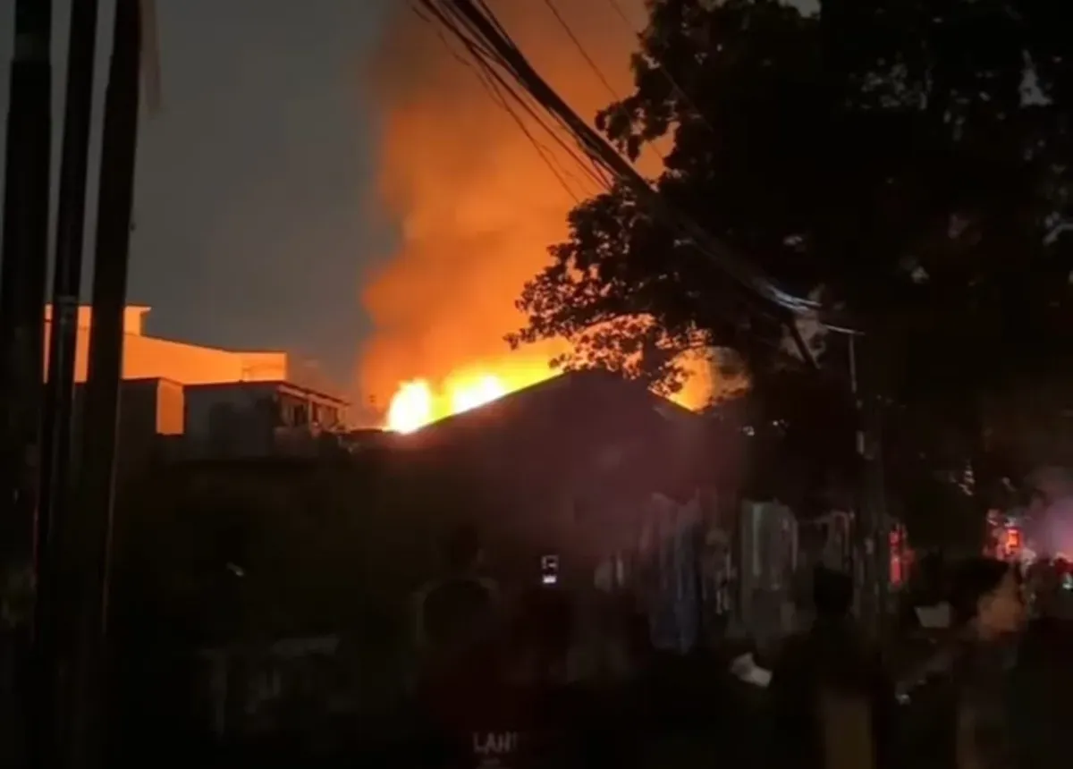 Kebakaran di kawasan Manggarai, Tebet, Jakarta Selatan, Minggu, 2 Febuari 2025.