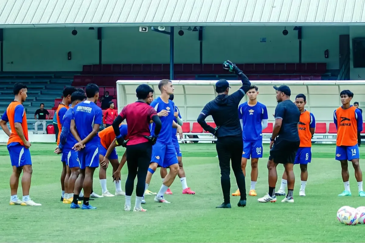 Hadapi Bekasi City, ajak Adhyaksa FC fokuskan recovery pemain dia mendapatkan tiga poin penuh. (Sumber: Tangkapan layar/Instagram @adhyaksafootballclub)