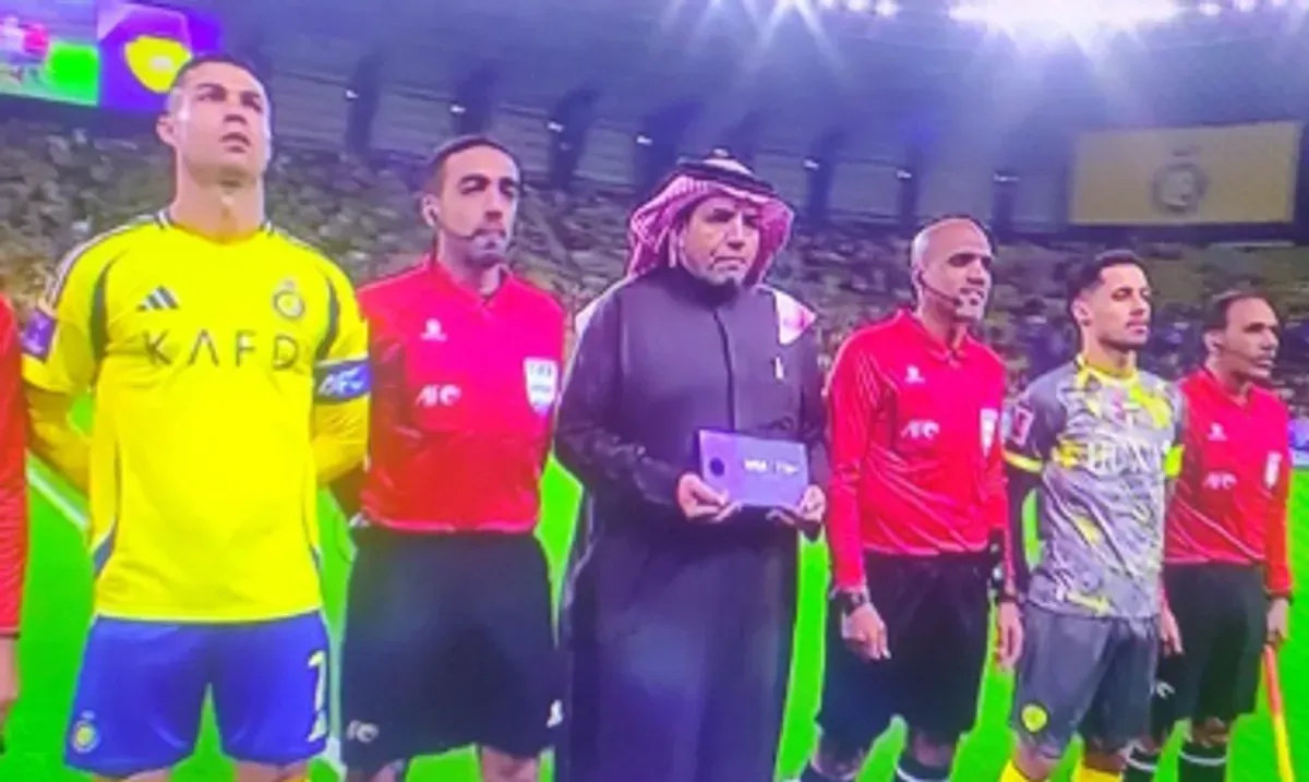 Ahmed Al-Kaf mempimpin laga Al Nassr kontra Al Wasl di ajang Liga Champions Asia. (Sumber: X/@faktabola)