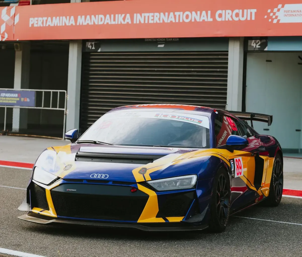 Mobil balap Audi R8 GT4 milik Absolute Racing resmi tiba di Pertamina Mandalika International Circuit (Sumber: MGPA)