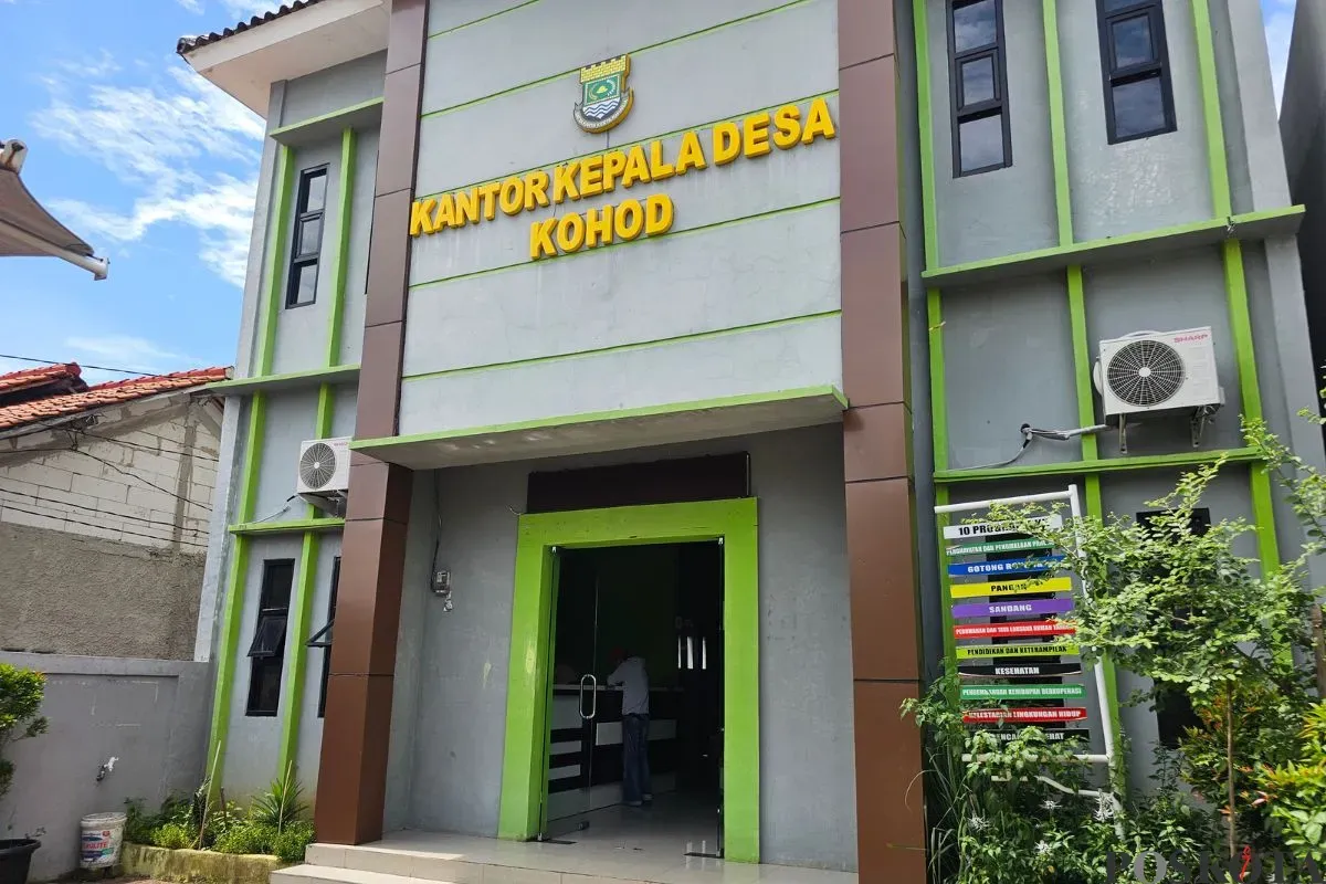 Kantor Kepala Desa (Kades) Kohod, Kecamatan Pakuhaji, Kabupaten Tangerang, Arsin. (Sumber: Poskota/Veronica Prasetyo)