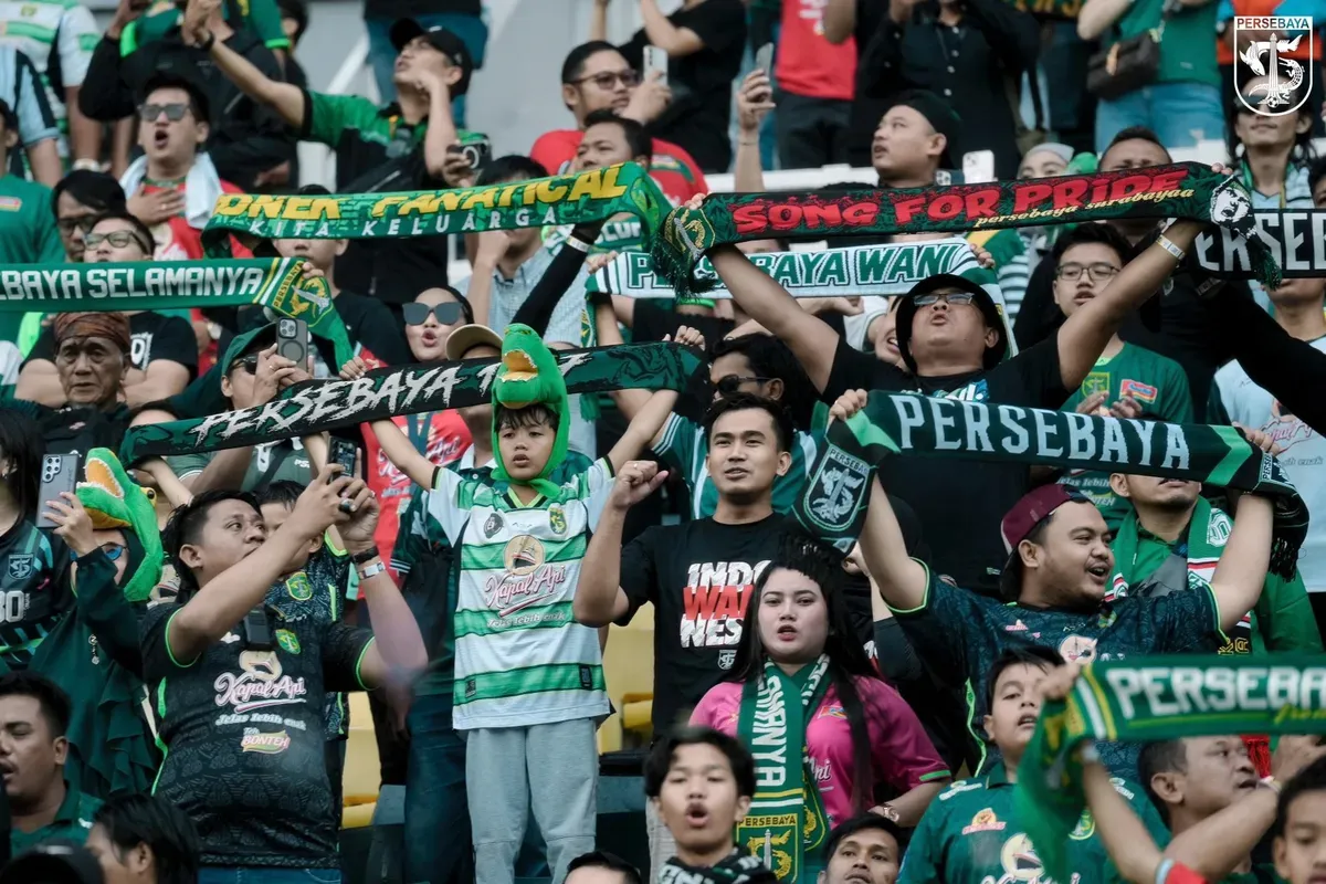 Persebaya didesak Bonek Mania untuk hari kemenangan saat laga kontra Persis Solo. (Sumber: X/ persebayaupdate)