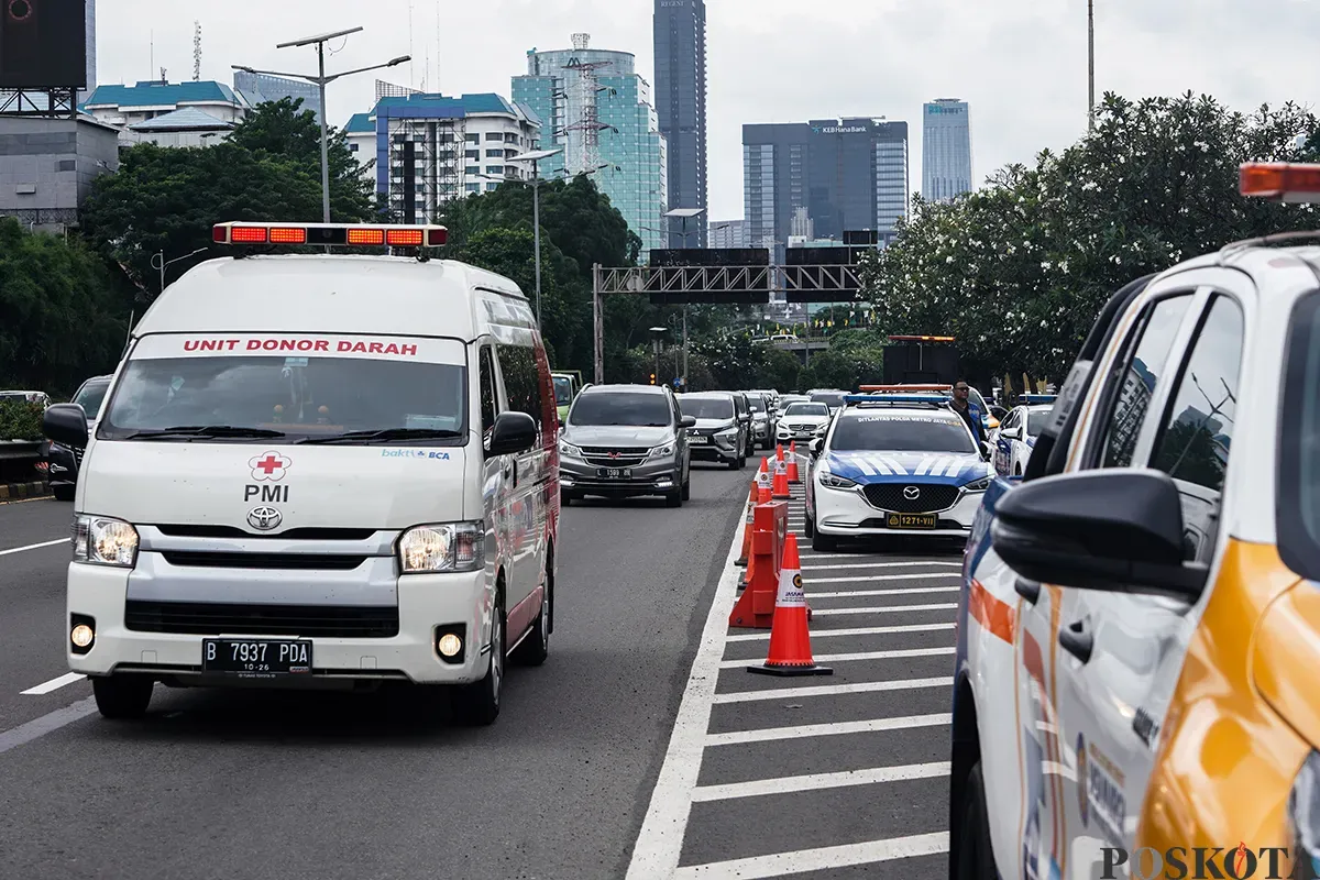 Sejumlah kendaraan melintasi Jalan Tol Lingkar Dalam Jakarta, Kamis, 6 Februari 2025. (Sumber: Poskota/Bilal Nugraha Ginanjar)