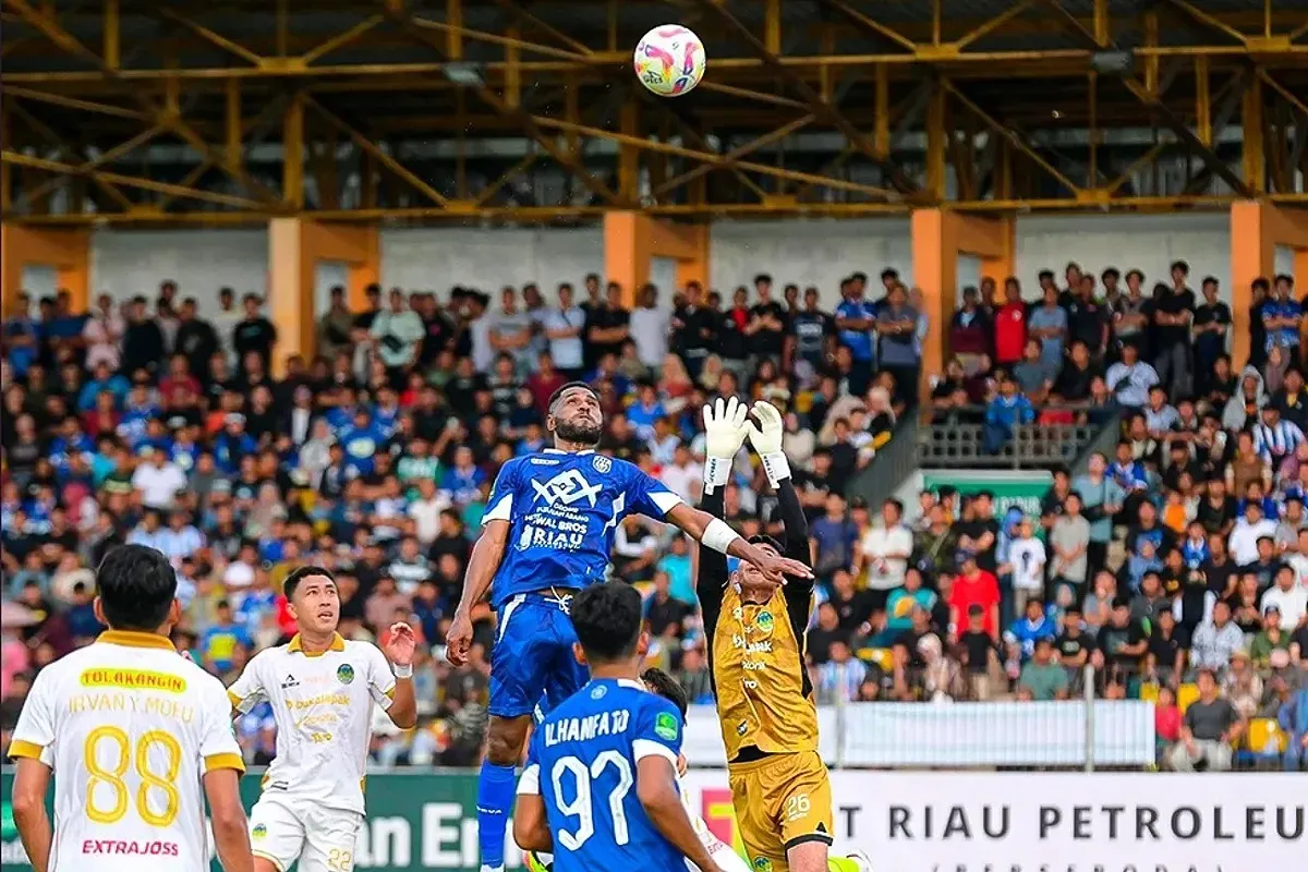 PSPS Pekanbaru saat menghadapi PSIM Yogyakarta di Stadion Kaharuddin Nasution pada 26 Januari 2025. (Sumber: Instagram @pspsriau)