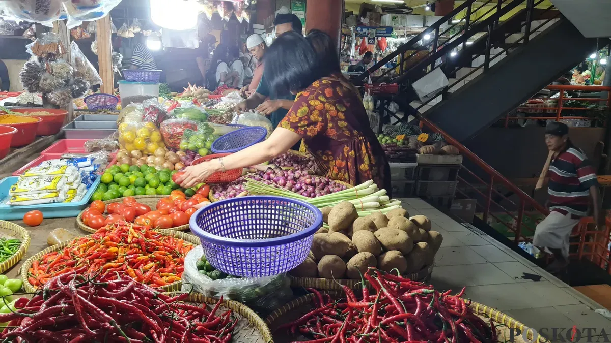 Suasana di Pasar Tomang Barat, Grogol Petamburan, Jakarta Barat, Jumat, 7 Februari 2025. (Sumber: Poskota/Pandi Ramedhan)