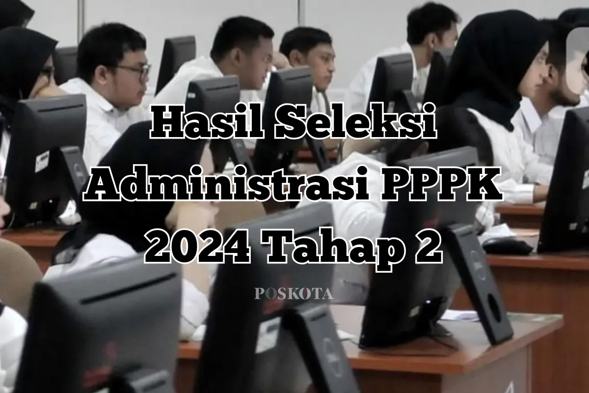 Peserta seleksi PPPK 2024 tahap 2 saat melakukan pengecekan hasil seleksi administrasi secara online melalui portal SSCASN. (Sumber: Poskota/Yusuf Sidiq)