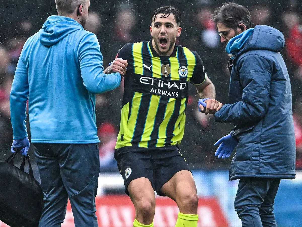 nasib malang Man City harus kehilangan Nico Gonzalez akibat cedera pada laga debutnya (Sumber: X/ City_HQs)