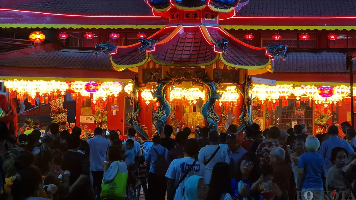 Perayaan Cap Go Meh di Vihara Amurva Bhumi, Karet, Jakarta Selatan, Selasa, 11 Februari 2025. (Sumber: Poskota/Pandi Ramedhan)