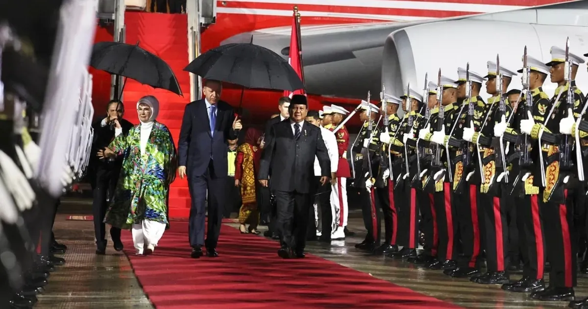 Presiden Prabowo Subianto menyambut Presiden Turki Recep Tayyip Erdogan yang melakukan kunjungan kenegaraan ke Indonesia sejak Selasa malam, 11 Februari 2025. (Sumber: Instagram Prabowo Subianto)