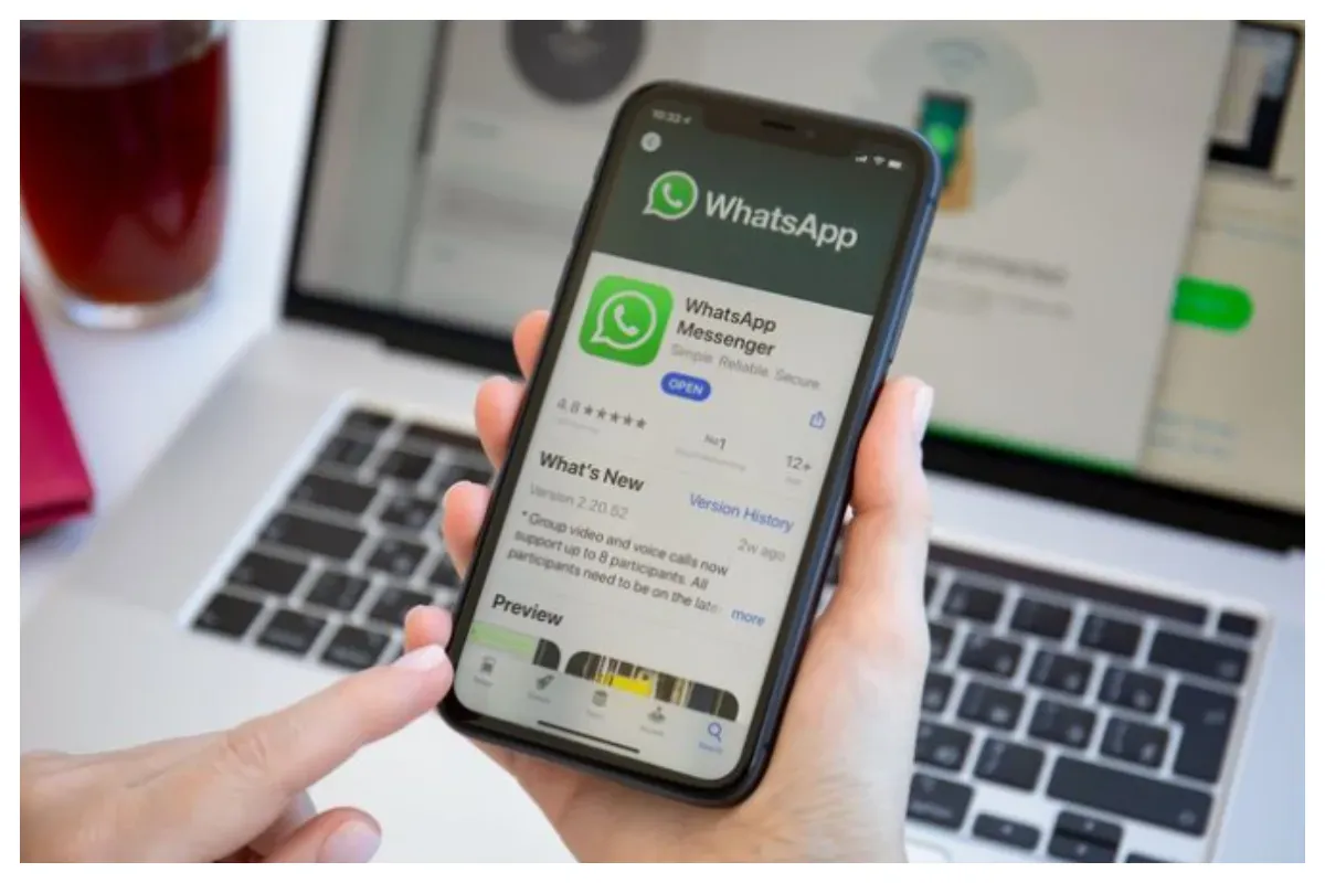 ilustrasi WhatsApp yang memiliki fitur voice note bisa berubah menjadi chat teks (Sumber: bussinessinsider.com)