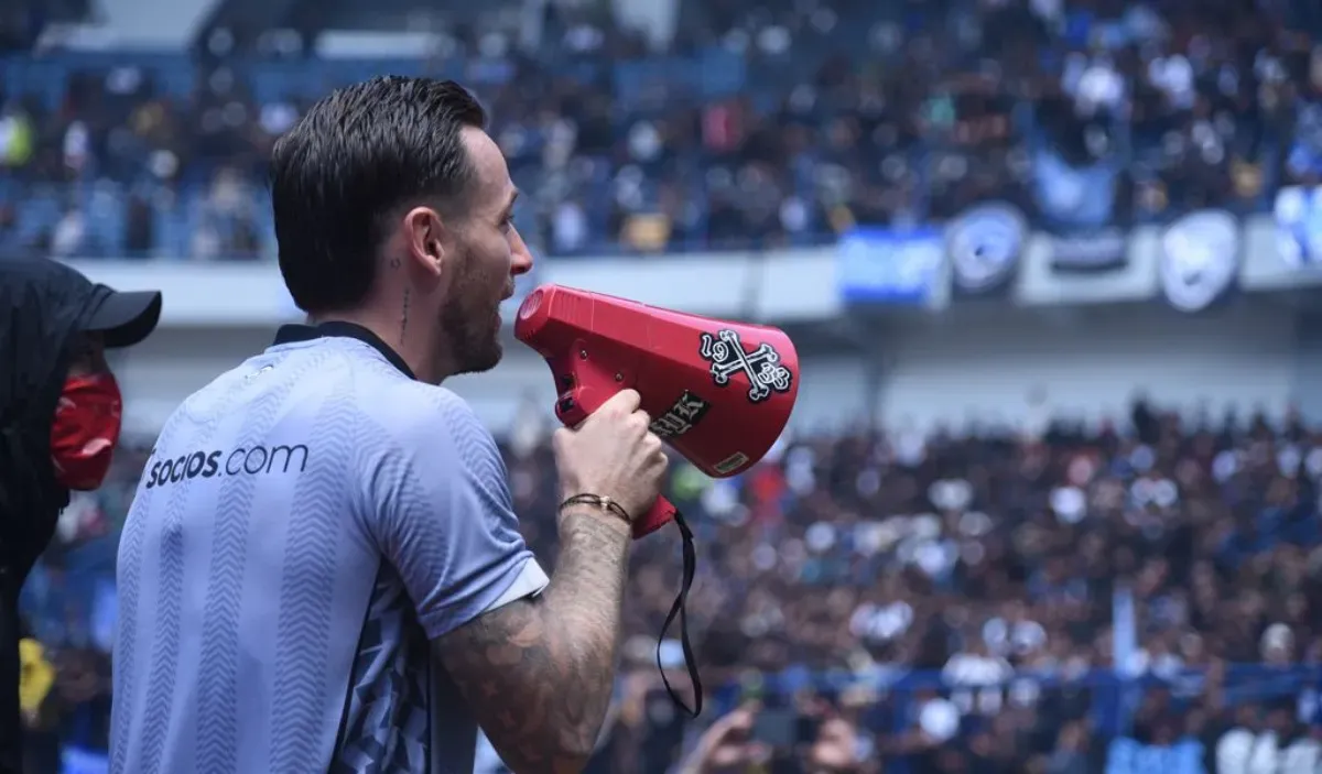 Kapten Persib, Marc Klok beri pesan bagi fans imbas kericuhan laga Persija vs Persib. (Foto: persib.co.id)