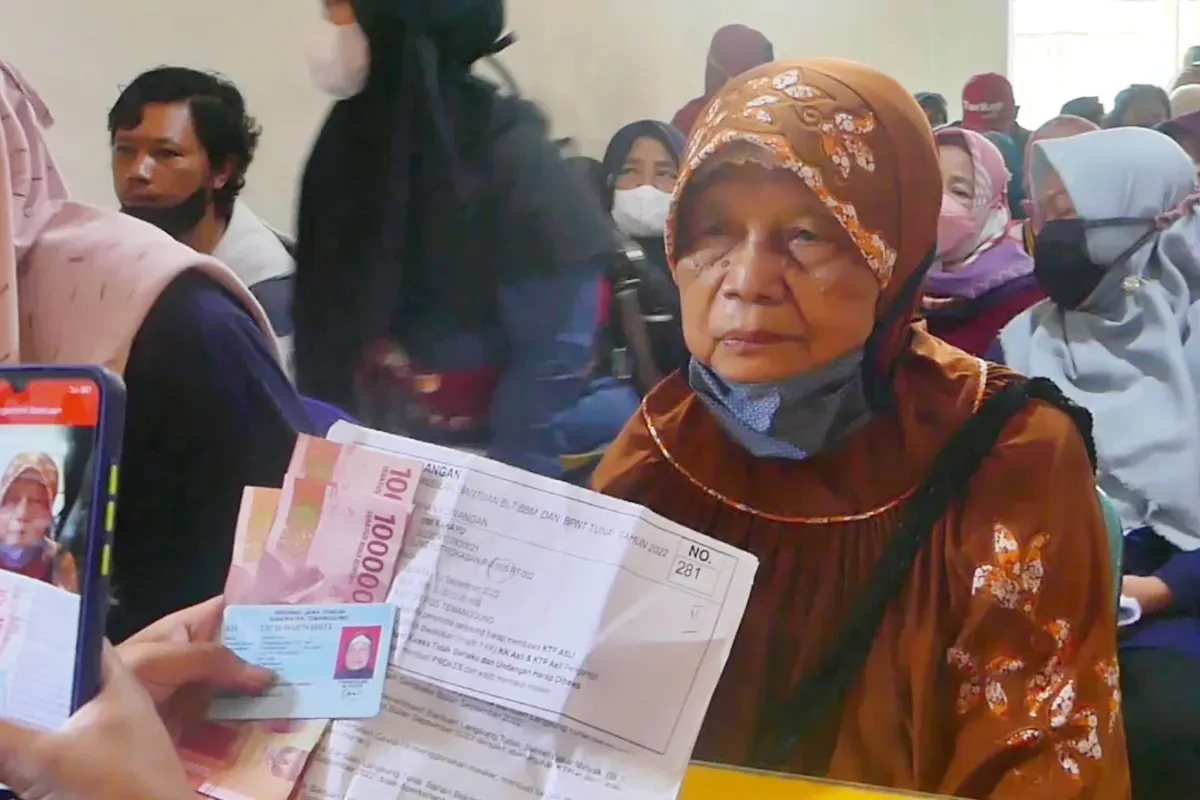 Kategori KPM PKH dan BPNT tahap 1 2025 yang bisa dapat dana bansos Rp2.450.000 via Pos Indonesia. (Sumber: Pemprov Jawa Tengah)