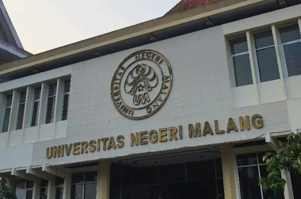 Gedung utama Universitas Negeri Malang, salah satu kampus terbaik di Jawa Timur yang memiliki Prodi Manajemen Pendidikan dengan akreditasi A. (Sumber: Pinterest)