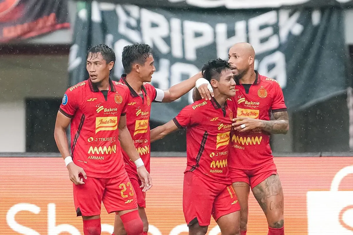 Selebrasi para pemain Persija setelah Firza Andika membobol gawang Persib di laga pekan 23 Liga 1 2024-25. (Sumber: Instagram @persija)