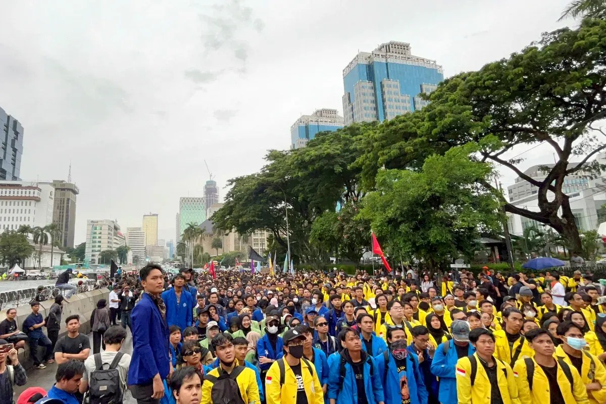 Potret massa aksi demo Indonesia Gelap. (Sumber: X/@barengwarga)