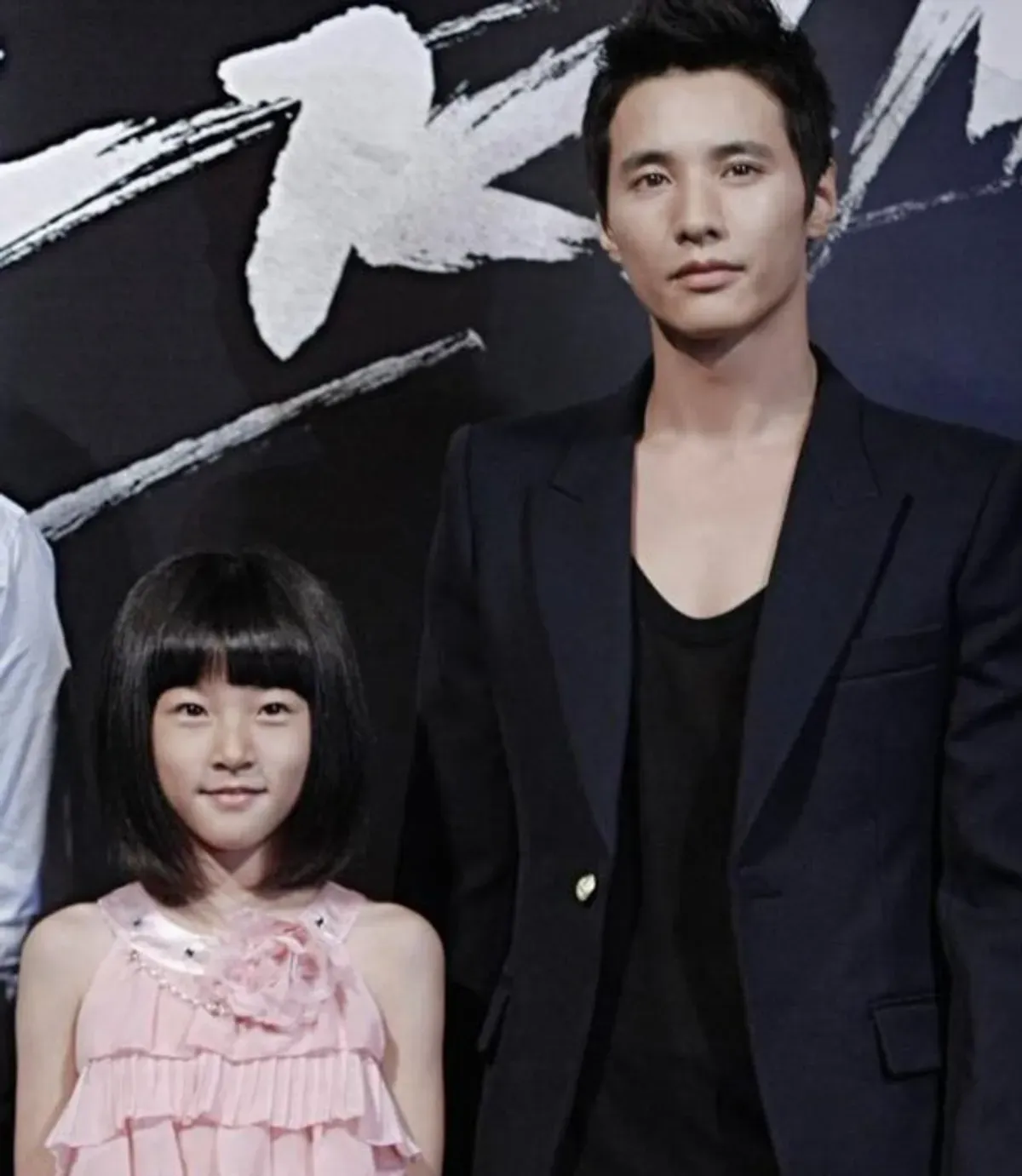 Won Bin mengirimkan karangan bunga di pemakaman Kim Sae Ron. (Sumber: X/@schatzepages)