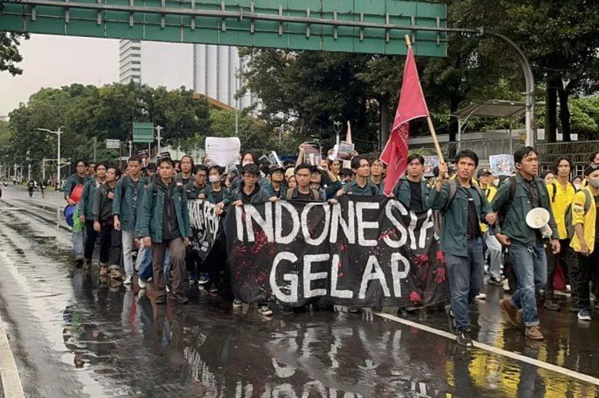 Mahasiswa yang sedang berdemo terkait 'Indonesia Gelap'. (Sumber: X/@jackjackparrr)