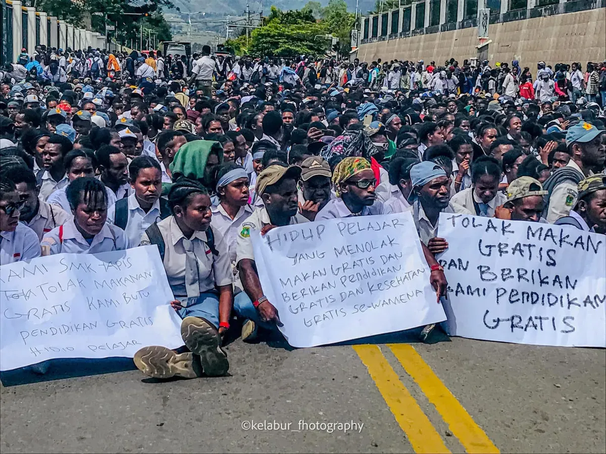 Pelajar di Papua lakukan demo untuk menolak Makan Bergizi Gratis (MBG). (Sumber: X/@DS_yantie)