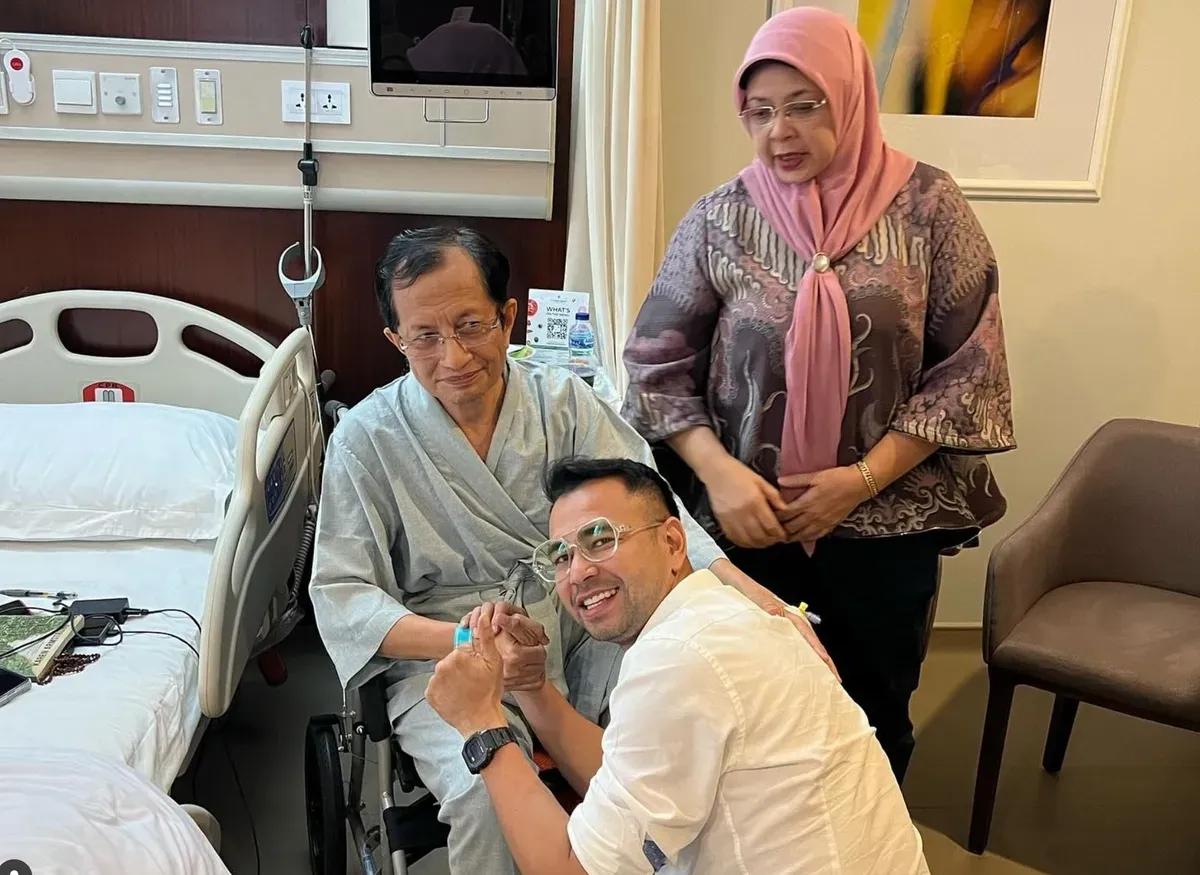 Artis Raffi Ahmad sekaligus Utusan Khusus Presiden Bidang Generasi Muda dan Pekerja Seni menjenguk Menteri Agama (Menag) KH. Nasaruddin Umar. (Sumber: Capture Instagram Raffi Ahmad)