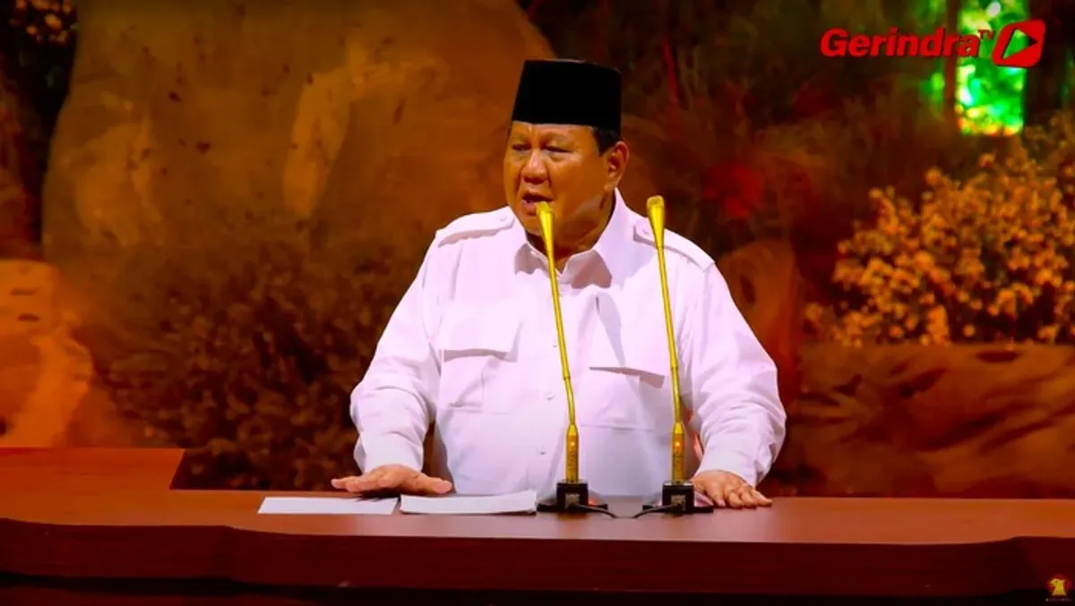 Presiden Prabowo Subianto berbicara mengenai rencana besar untuk meningkatkan kesejahteraan rakyat Indonesia melalui program makan bergizi gratis dan investasi melalui Danantara. (Sumber: YouTube/ GerindraTV)