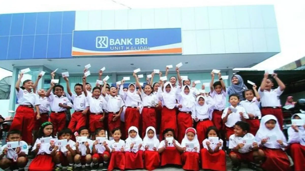 Ilustrasi siswa jenjang SD penerima bantuan PIP melakukan pencairan di Bank BRI. (Sumber: (Kemdikbud))