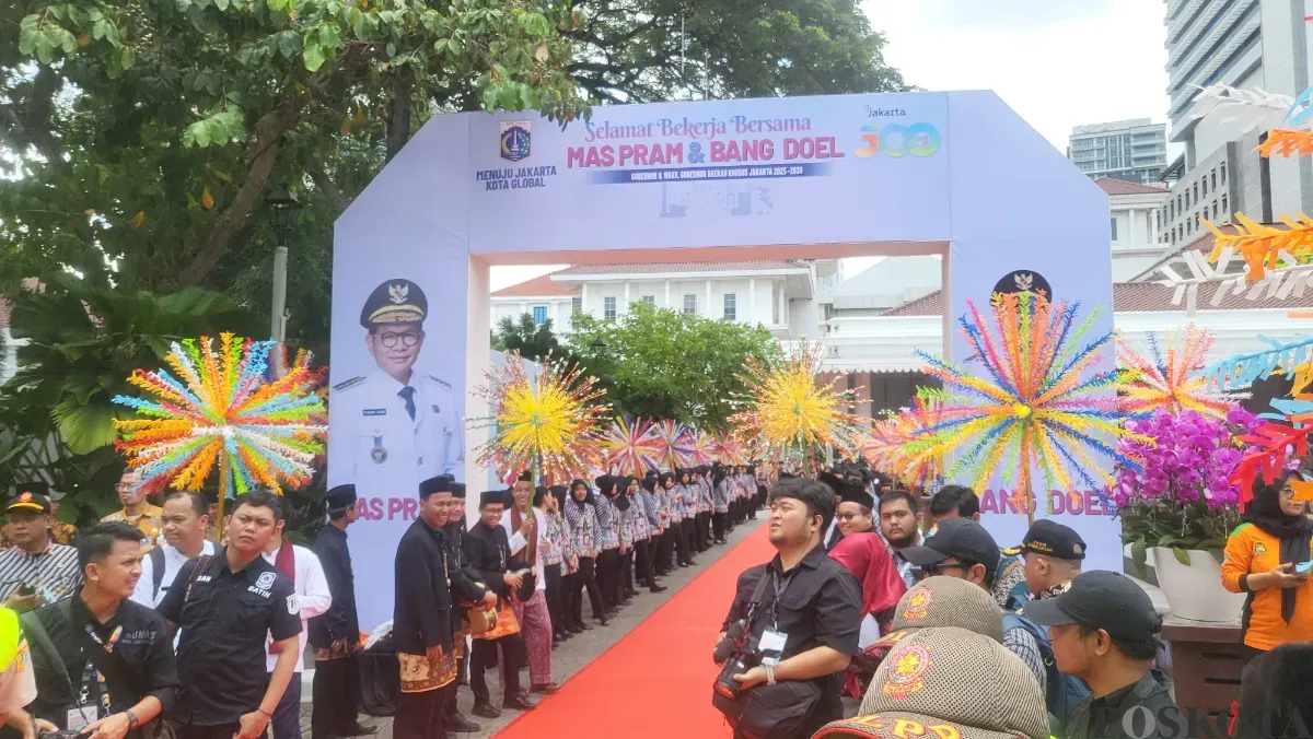 Penyambutan Gubernur dan Wakil Gubernur Jakarta Pramono Anung-Rano Karno di Balai Kota, Kamis, 20 Februari 2025. (Sumber: Poskota/Pandi Ramedhan)