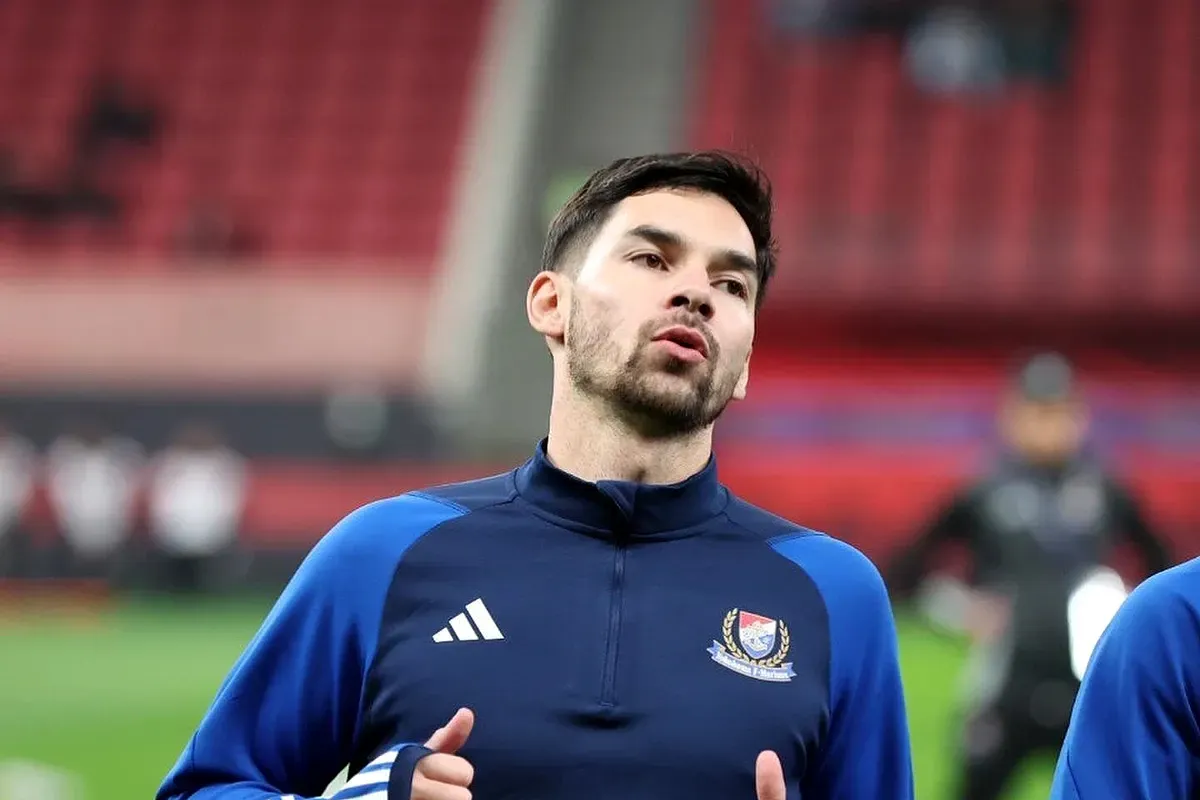 Sandy Walsh menjalani debut bersama Yokohama Marinos saat Tricolor menghadapi Shanghai Port FC di ACL Elite 2024-25. (Sumber: Instagram @yokohamaf.marinos)