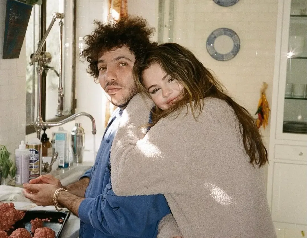 Selena Gomez dan Benny Blanco beli rumah seharga Rp589 miliar. (Sumber: Instagram/@selenagomez)