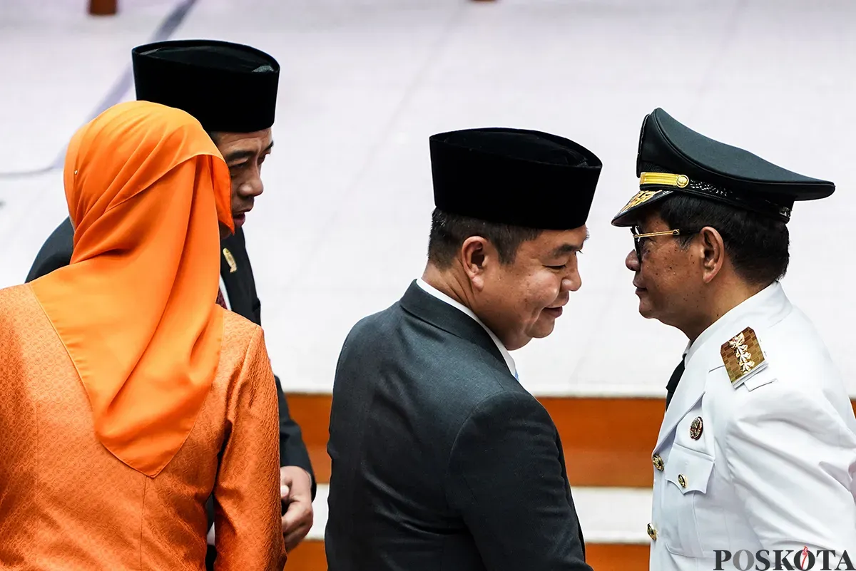 Gubernur dan Wakil Gubernur Jakarta, Pramono Anung dan Rano Karno ketika mengikuti prosesi serah terima jabatan dari Pj Gubernur Jakarta, Teguh Setyabudi, di Balaikota Jakarta, Jalan Medan Merdeka, Jakarta, Kamis, 20 Februari 2025. (Sumber: Poskota/Bilal Nugraha Ginanjar)