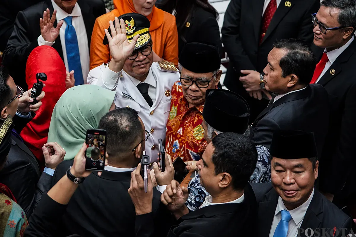 Gubernur dan Wakil Gubernur Jakarta, Pramono Anung dan Rano Karno ketika mengikuti prosesi serah terima jabatan dari Pj Gubernur Jakarta Kamis, 20 Februari 2025. (Sumber: Poskota/Bilal Nugraha Ginanjar)