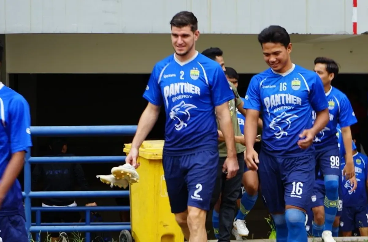 Bek Persib Bandung Nick Kuipers absen melawan Madura United lanjutan BRI Liga 1 besok Sabtu 22 Februari 2025 karena mengalami cidera. (Syarif Pulloh Anwari/Dok pribadi)