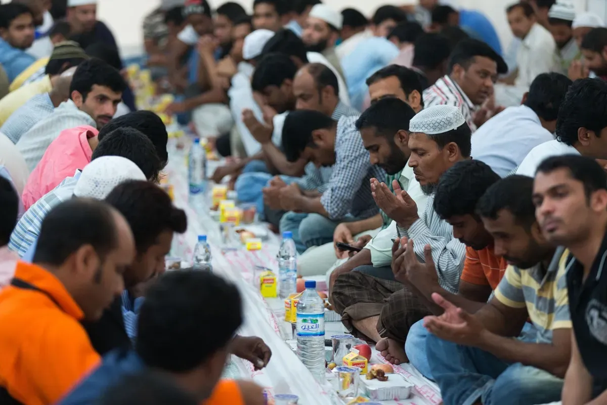 Ilustrasi berbuka puasa di bulan Ramadan. (Sumber: Pixabay/AhmadArdity)