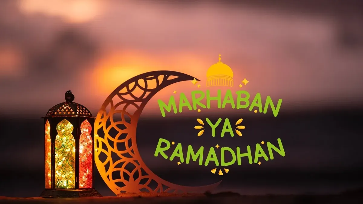 Penjelasan versi pemerintah dan Muhammadiyah, kapan hari pertama puasa Ramadhan 2025. (Canva)