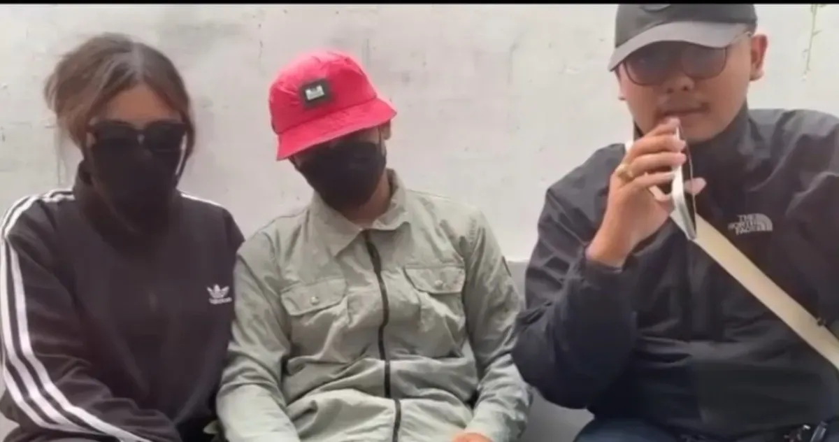 Tangkapan layar video klarifikasi pasangan kekasih yang diduga jadi korban pemerasan di laga Persija vs Persib. (Foto: Instagram/@casualindonesia_official)