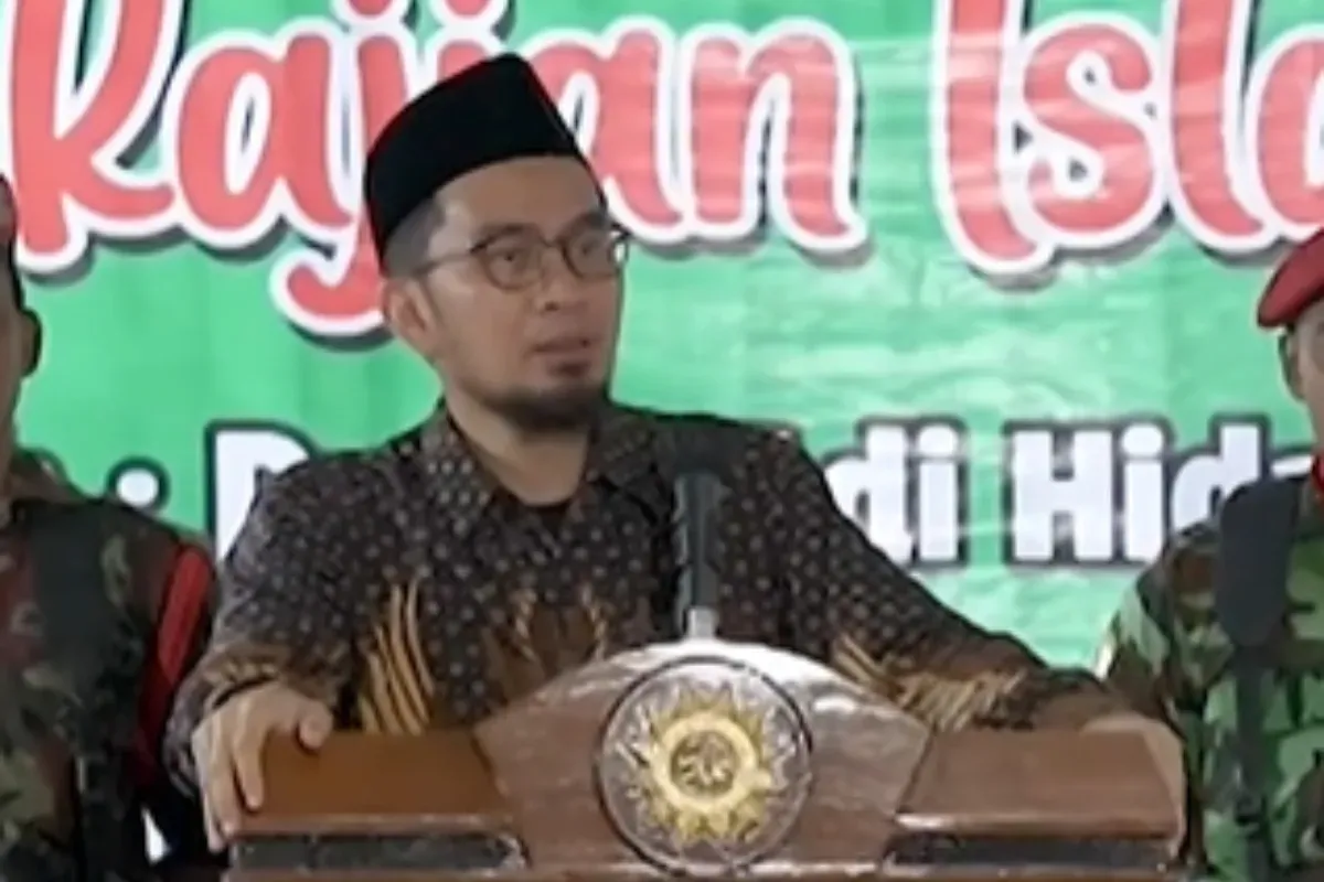 Ustadz Adi Hidayat menjelaskan esensi puasa yang benar. (Sumber: Tangkapan Layar YouTube/Adi Hidayat Official)