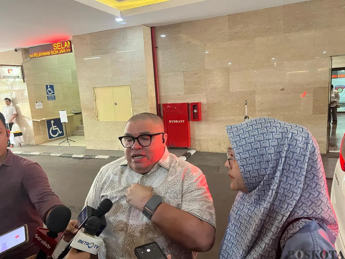 Pengacara Razman Arif Nasution menanggapi soal permohonan penangguhan penahanan Nikita Mirzani. (Sumber: Poskota/Ali Mansur)