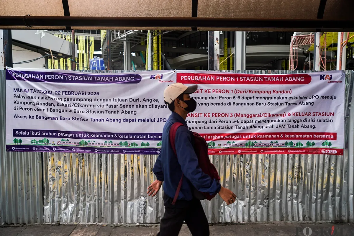 Sejumlah pekerja mengerjakan proses pembangunan Stasiun Tanah Abang Baru di Tanah Abang, Jakarta, Rabu, 26 Februari 2025. (Sumber: Poskota/Bilal Nugraha Ginanjar)