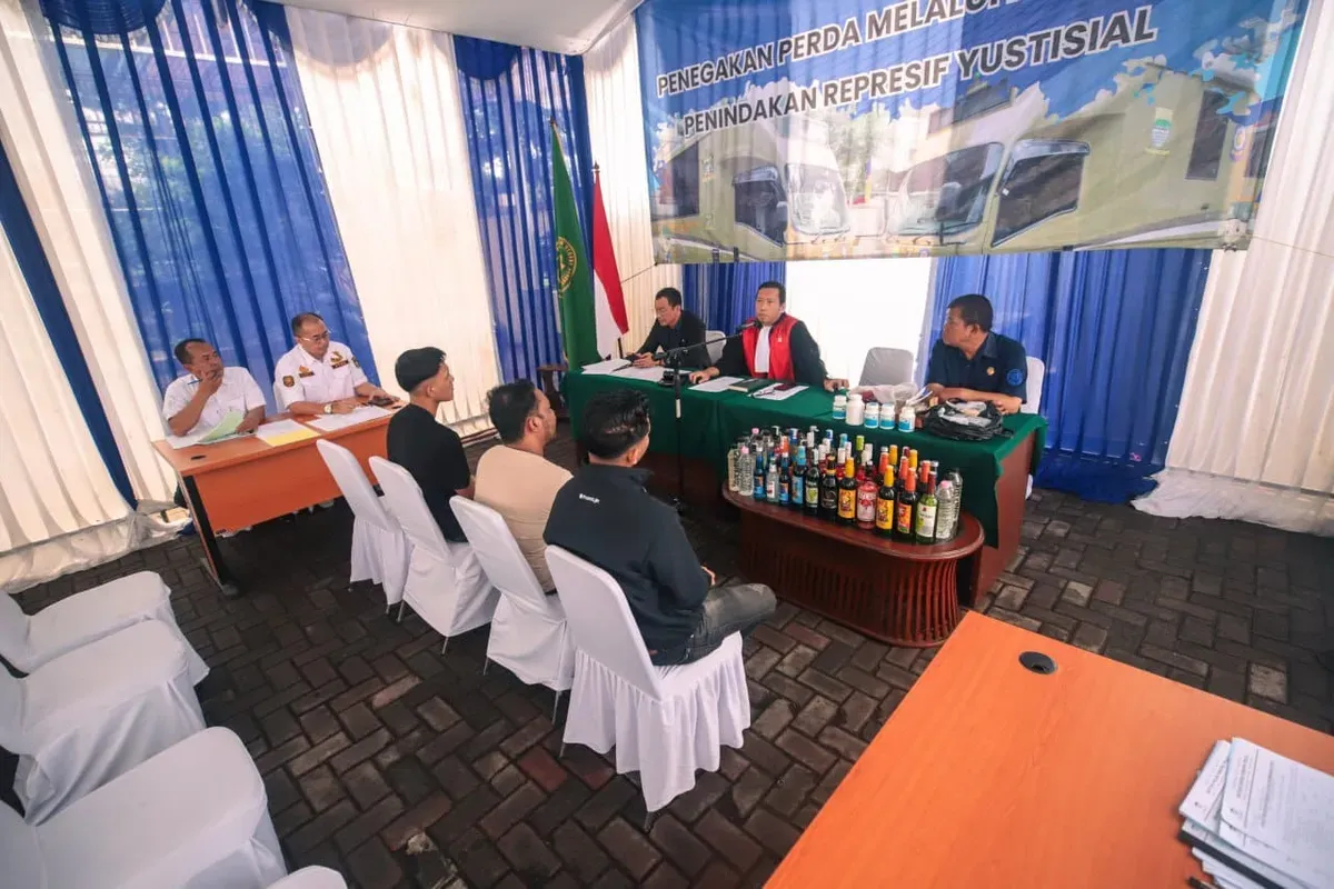 Sidang tipiring on the street yang diadakan Satpol PP Kota Bandung, Rabu, 26 Februari 2025. (Sumber: Dok. Diskominfo Kota Bandung)