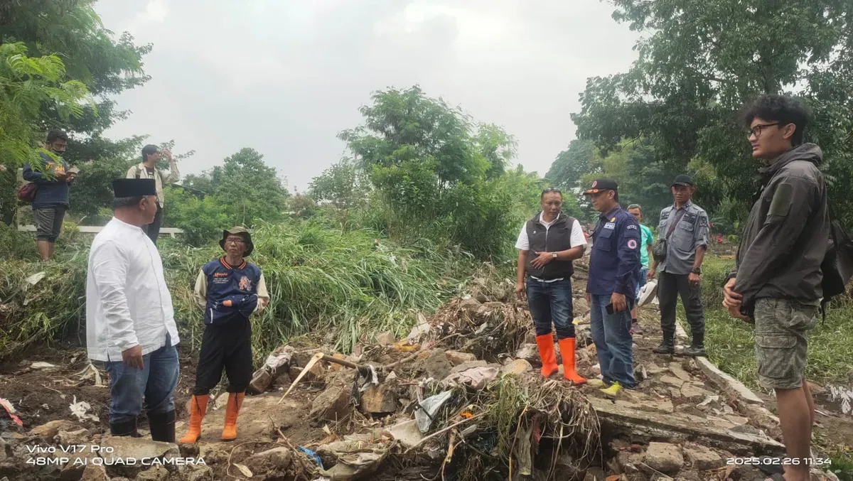 BPBD Kabupaten Bandung melakukan penanganan banjir di wilayahnya. (Sumber: Dok. Pemkab Bandung)