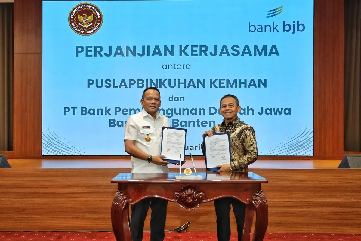 bank bjb dan Kementerian Pertahanan melakukan penandatanganan nota kesepahaman jasa produk keuangan. (Sumber: Dok. bank bjb)