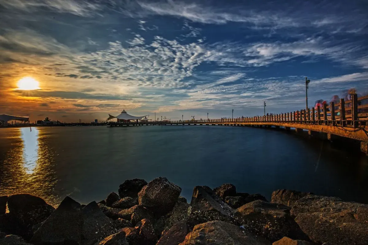 Syarat gratis masuk Pantai Ancol selama Ramadhan. (Sumber: Pinterest : @Cung Ayen)