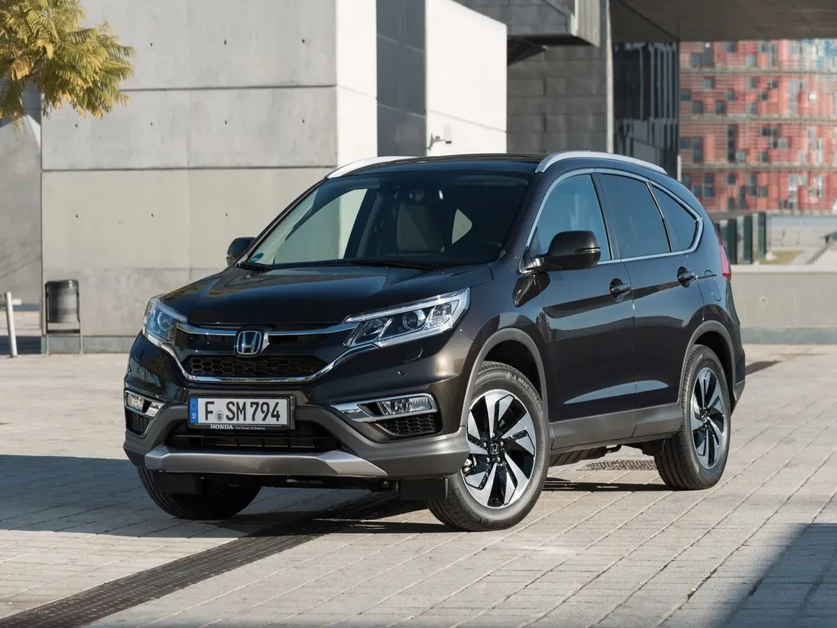 Honda CR-V 2015 masih menjadi banyak pilihan banyak orang karena fitur dan spesifikasi juga harganya. (Sumber: hondanews.eu)