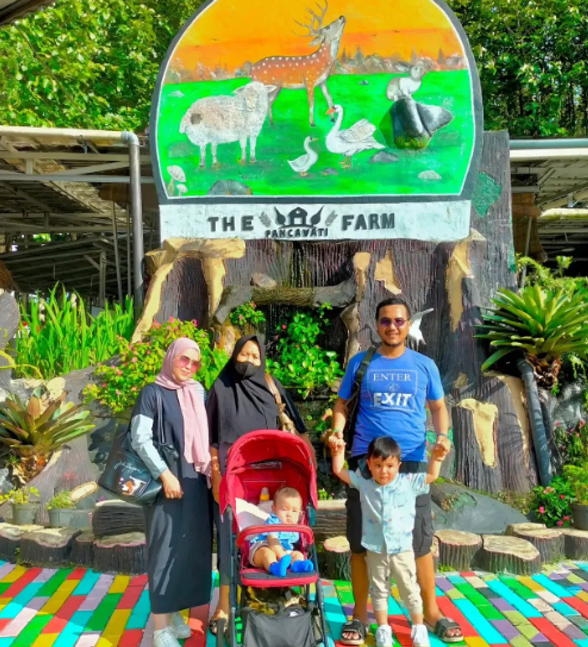 Pengunjung sedang berlibur di The Farm Pancawati Bogor (Sumber: Instagram/@dwlnapriliani)