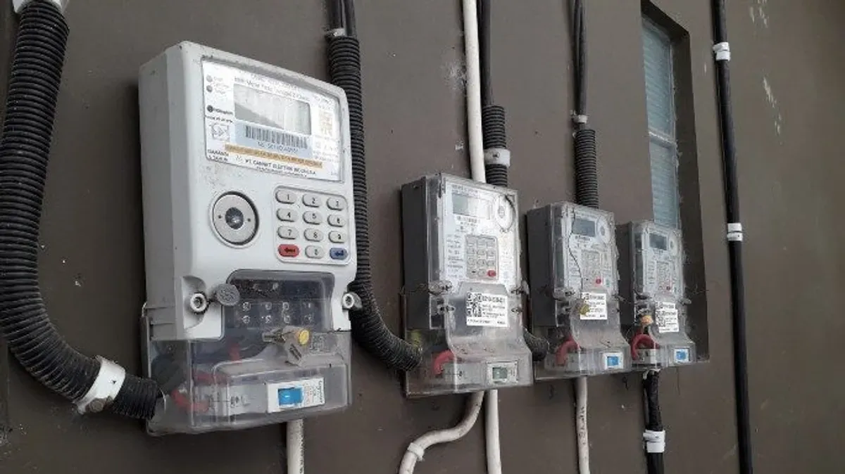 PLN memberikan diskon 50 persen untuk pembelian token listrik, meringankan beban pelanggan di berbagai kategori daya. (Sumber: Pinterest)