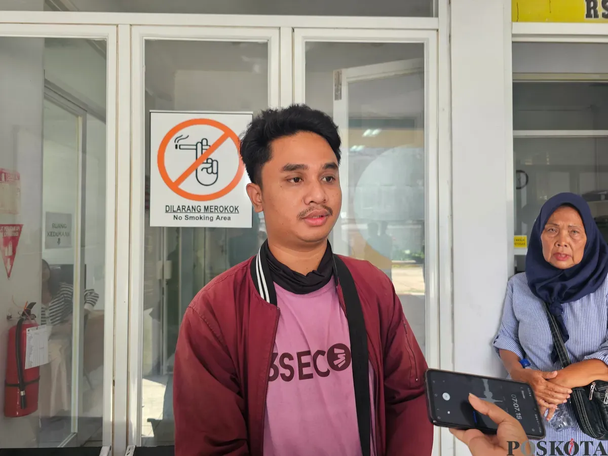 Agam Muhammad Nasrudin (26), anak salah seorang korban penembakan di RSUD Balaraja, Kabupaten Tangerang, Kamis, 2 Januari 2025. (Sumber: Poskota/Veronica Prasetyo)