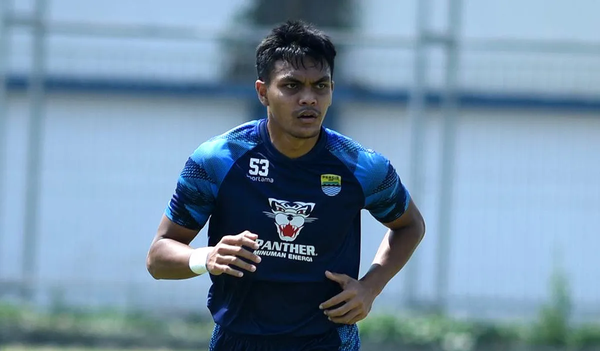 Rachmat Irianto dirumorkan ingin hengkang dari Persib. (Sumber: persib.co.id)