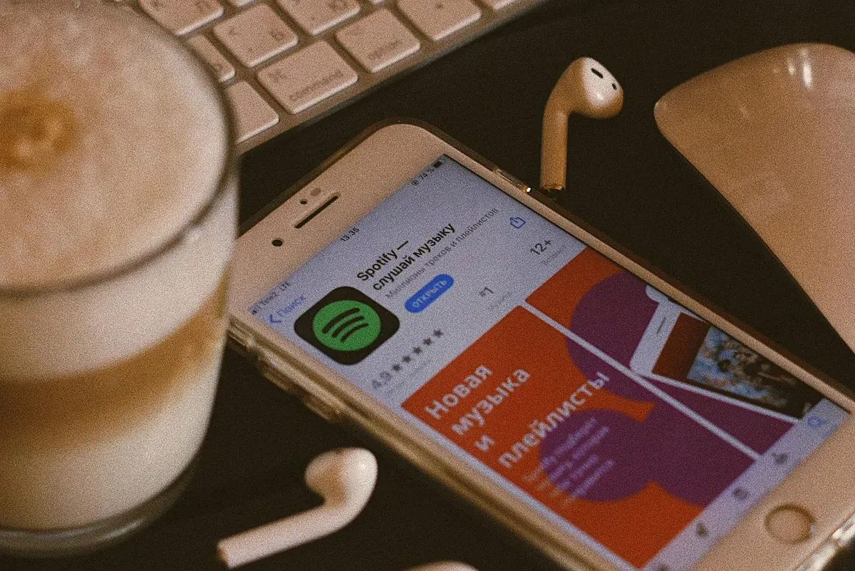 Cara login Spotify tanpa memakai email dengan mudah (Sumber: Pexels/Sergei Bezborodov)